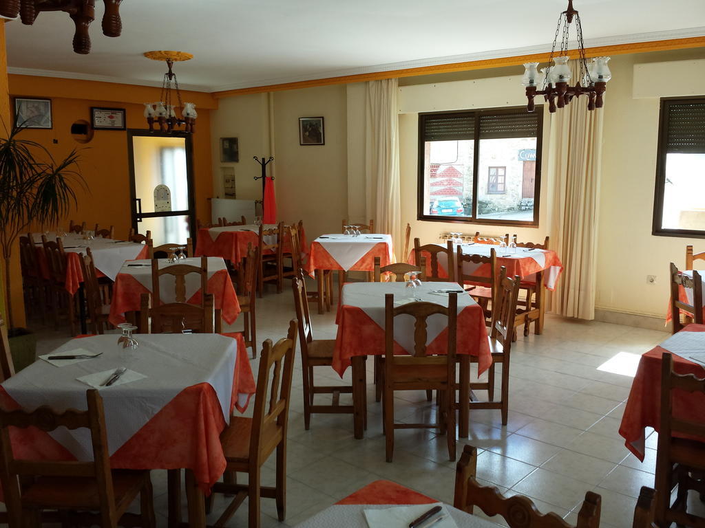 Hostal Atila Ricobayo Exterior photo